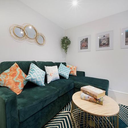 1 Bed House, Free Parking, 15 Minutes From Cheltenham Races غلوستير المظهر الخارجي الصورة