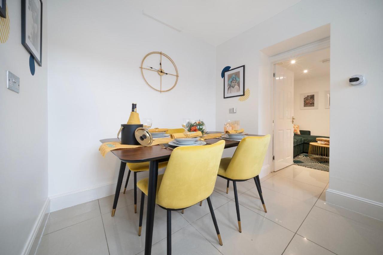 1 Bed House, Free Parking, 15 Minutes From Cheltenham Races غلوستير المظهر الخارجي الصورة