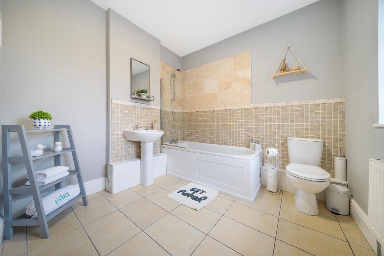 1 Bed House, Free Parking, 15 Minutes From Cheltenham Races غلوستير المظهر الخارجي الصورة