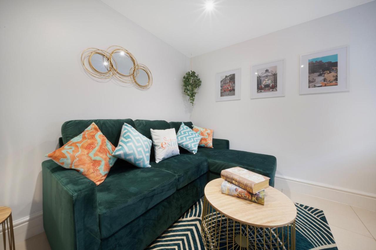 1 Bed House, Free Parking, 15 Minutes From Cheltenham Races غلوستير المظهر الخارجي الصورة