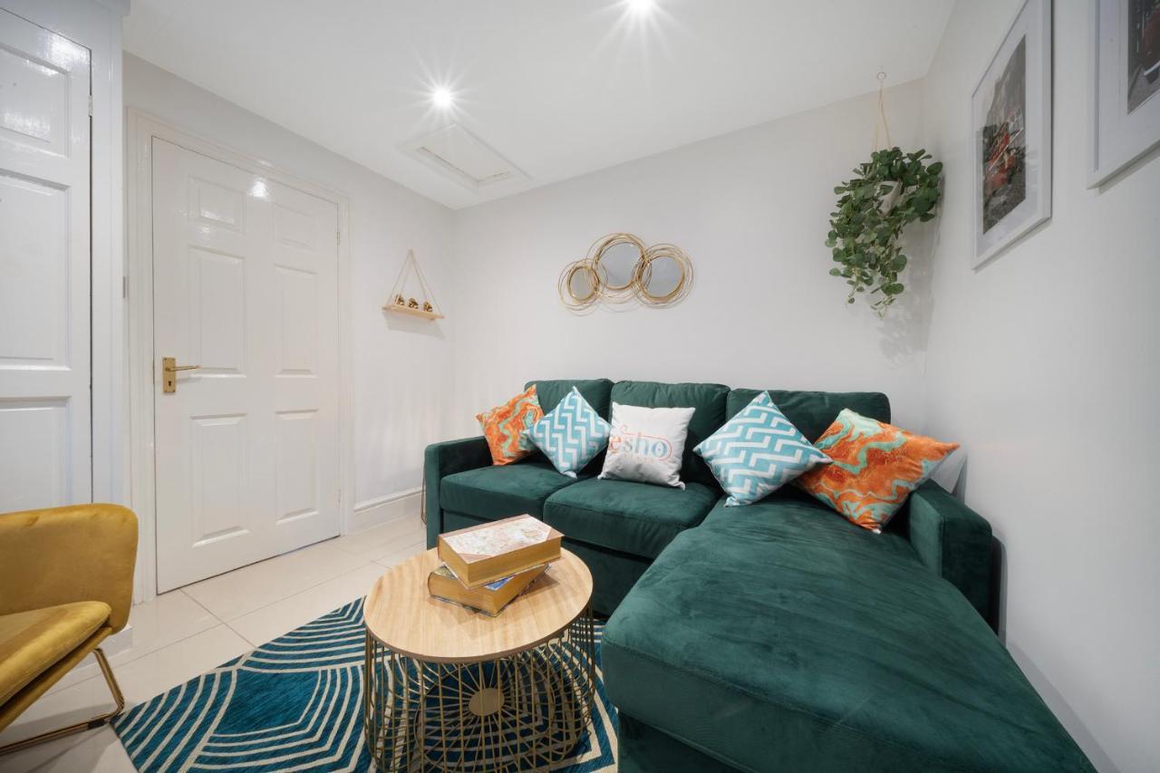 1 Bed House, Free Parking, 15 Minutes From Cheltenham Races غلوستير المظهر الخارجي الصورة